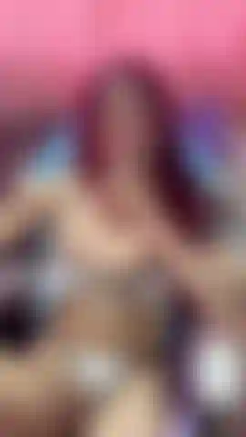 Je fume pendant que je me branle la bite 😈.