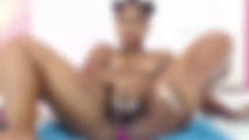 J'adore quand tu joues avec ma chatte.