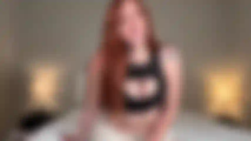 🍆 Humiliation de reine de la taille - je suis en déplacement pour le week-end à tourner toutes sortes de contenus, tu veux voir comment tu te mesures à tous les jouets dans mon placard ? J'ai pris mon plus petit jouet (celui qui me rappelait à toi ! ) Pour le comparer à tous mes autres. Mon plus petit jouet n'a même jamais été dans ma chatte, je suis tellement une reine de la taille et je ne supporte pas la déception extrême que je ressens avec les petites bites. Tu ne serais jamais capable de satisfaire une fille comme moi, surtout quand tu vois le genre de bites que je baise tout le week-end ! Certaines, je ne peux même pas en faire le tour avec toute ma main hehe. Voyons comment tu te compares pendant que je t'humilie.