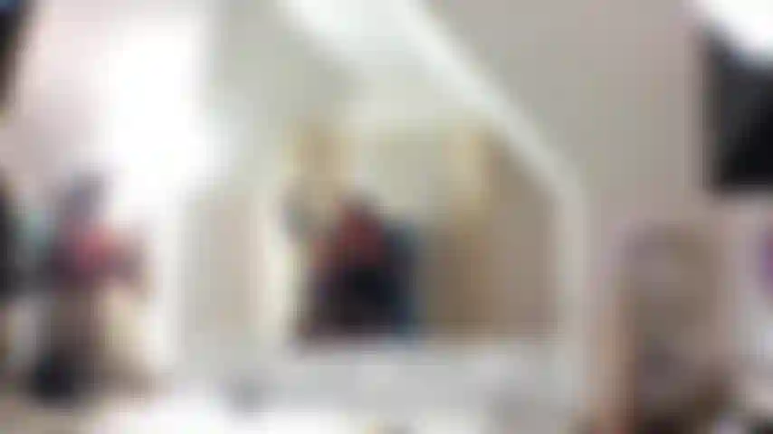 Jagundo a été un mauvais garçon en prenant des photos coquines de sexy, alors elle décide qu'il est temps de fouetter et fouetter son cul !