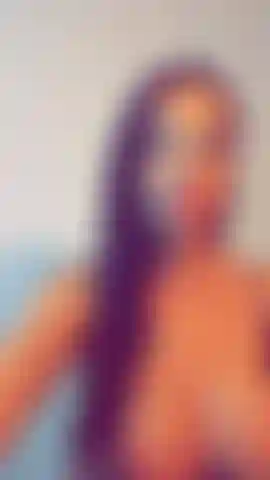 Suçant mon jouet bbc profondément et bâclé.