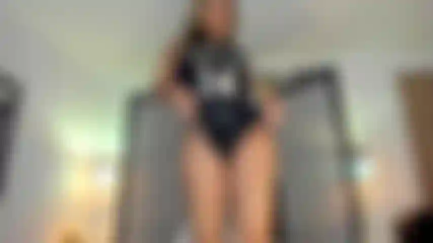 Striptease de blonde.