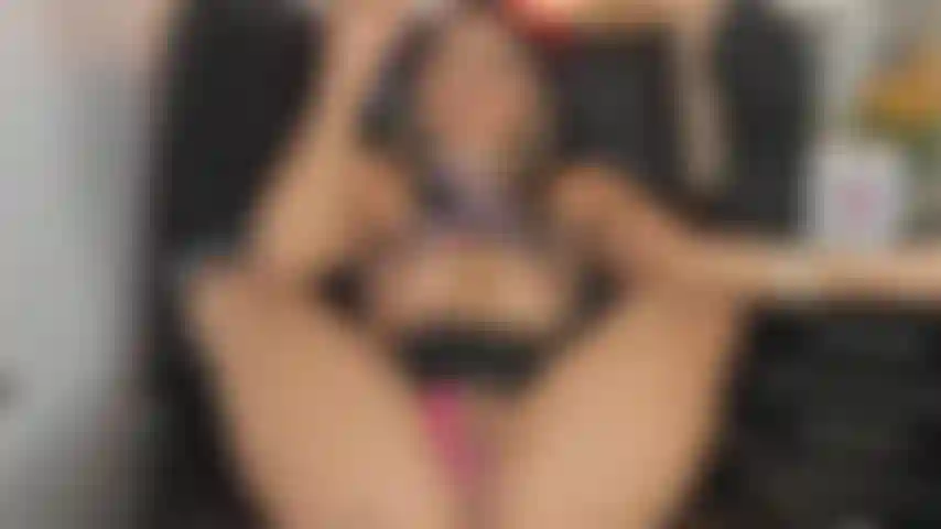 Ahegao et masturbation.