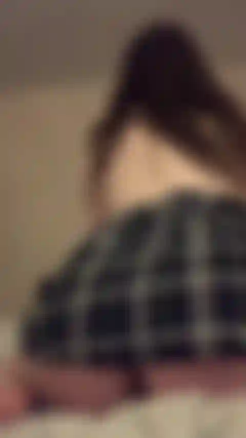 Broyant sur mon lit.