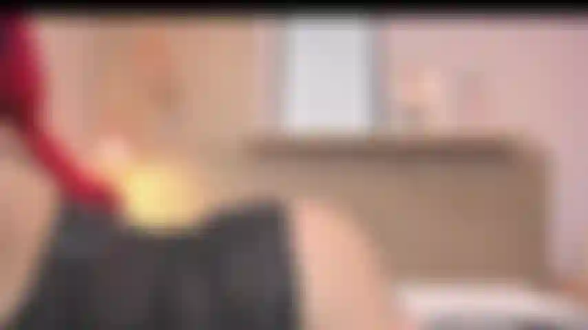 Une rousse très sexy.