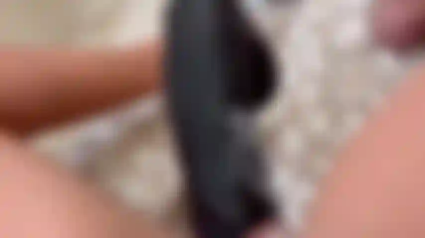 Prendre une grosse bite noire aussi lentement me rend tellement crémeux 😜.