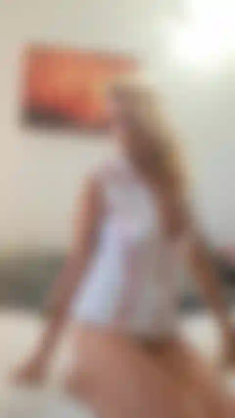 Plaisir avec gode et orgasm.