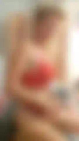 Je joue avec mes jouets.