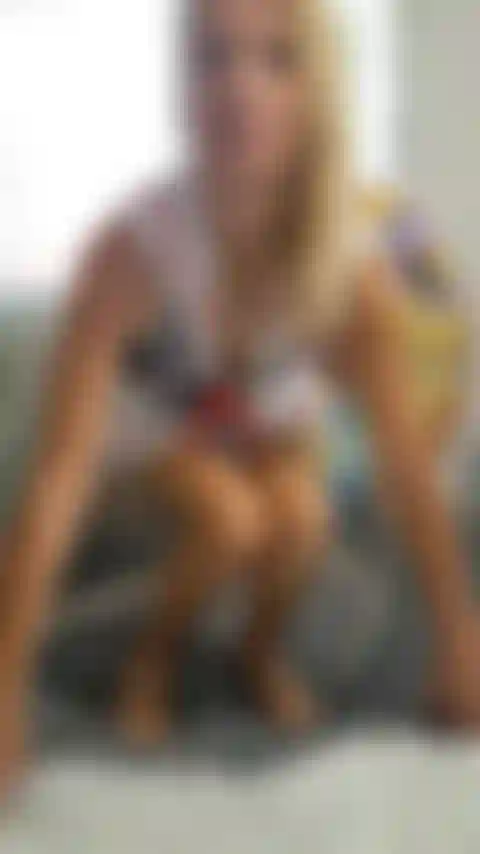 Mon gode dans mon cul et orgasme.