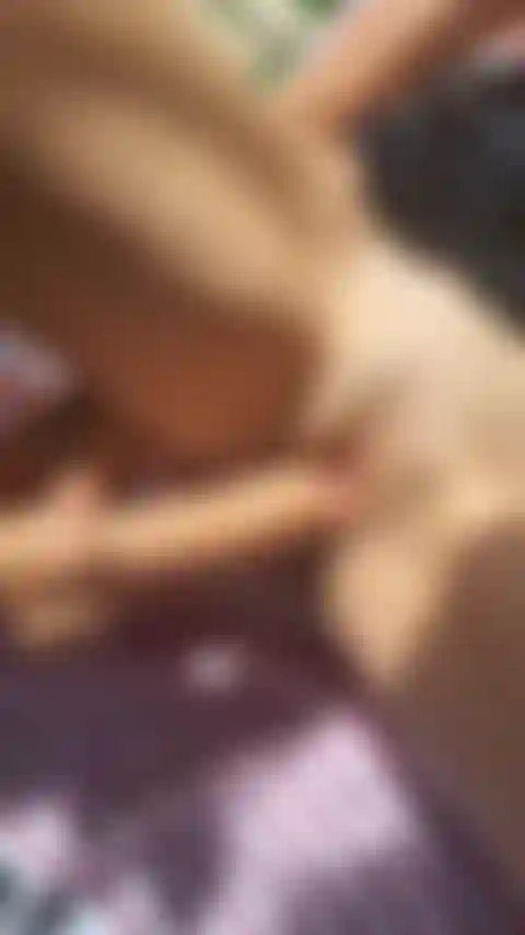 Une bonne partie de baise avec mes jouets et squirt.