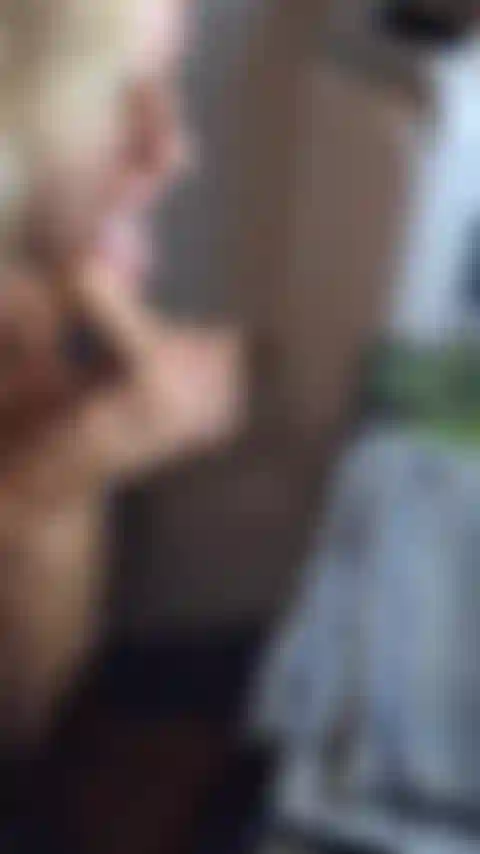 J adore me masturber en vous regardant, toy, doigts dans ma belle chatte.