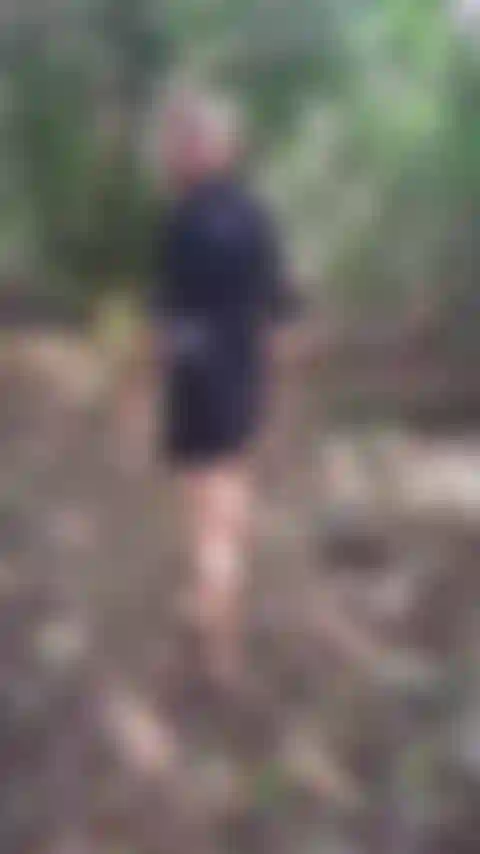 Balade coquine en fort , nude et squirt.