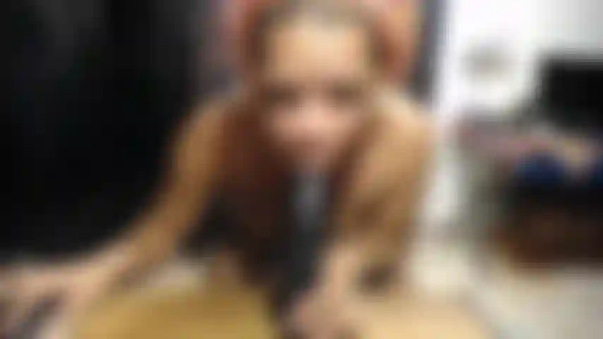 Suce mon gode monstre, imagine que c'est ta bite.