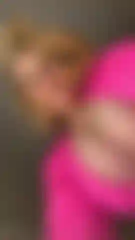 Je baise mon gode en position cowgirl et je joue avec mes gros seins.