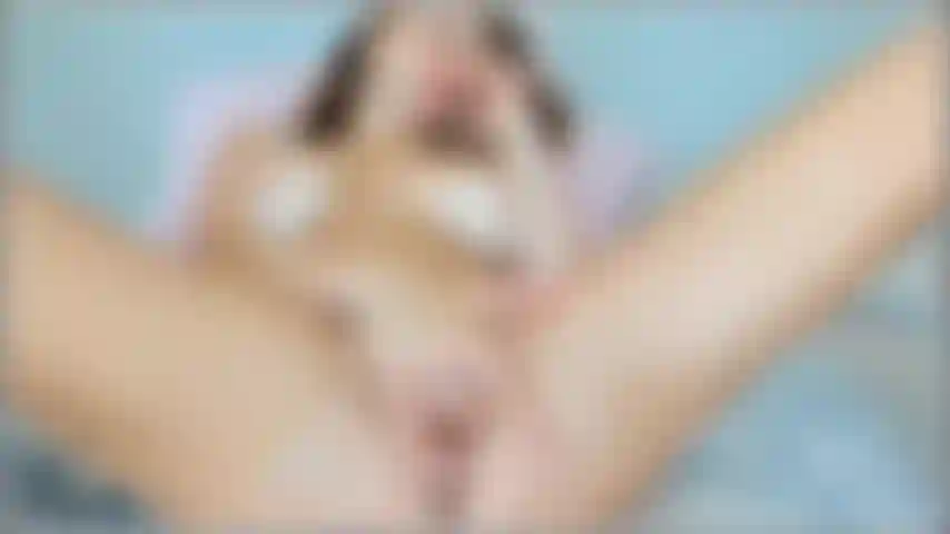 29.01.2023 Solo. Regarde cette chatte devenir encore plus humide et trempée sous mes doigts.