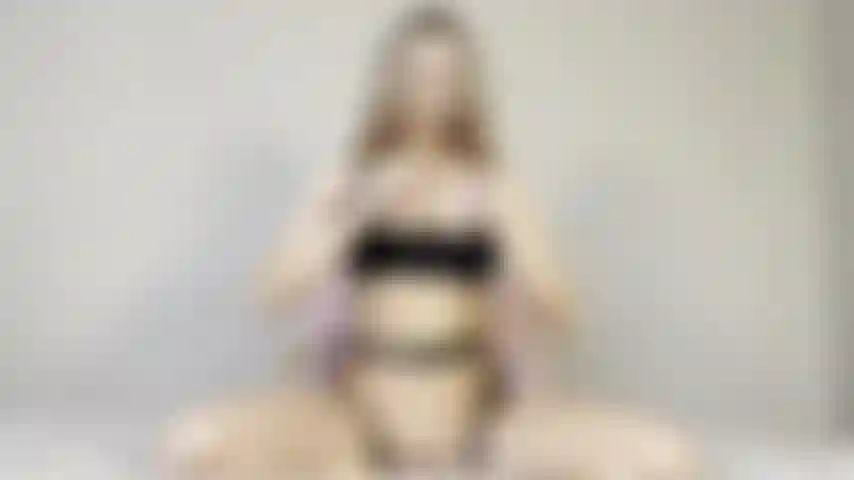 07.02.2024 Solo. Regarde-moi sucer le gode brutalement et le chevaucher en cowgirl avant et arrière. Un harnais sur mon cul et des seins qui bougent, tu vas adorer.