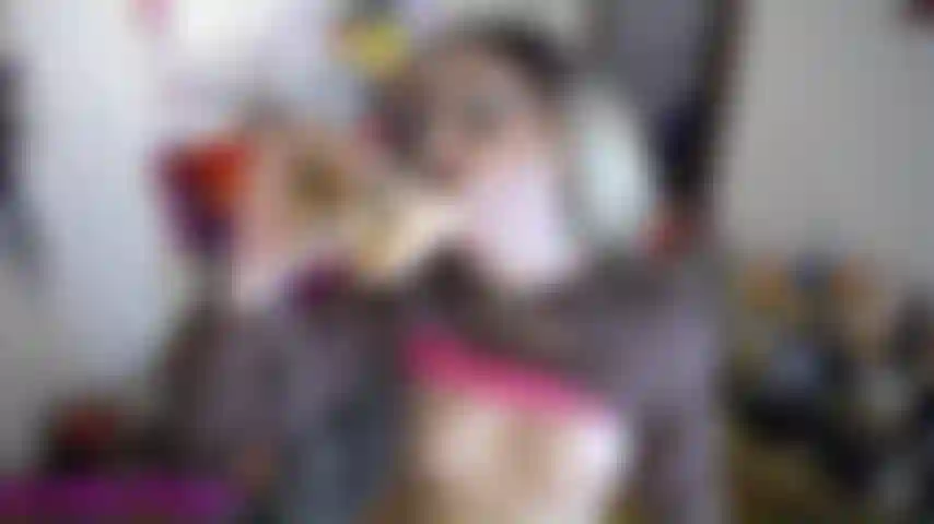 Agissant fou bouche très bâclée baise + gicler.