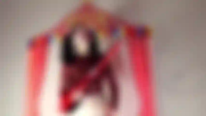 Des baskets de clown sales.