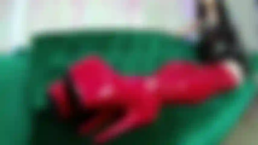 Adore mes bottes rouges.