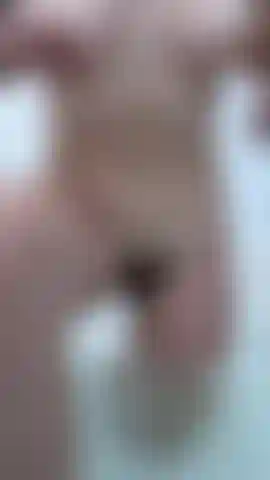 Caméra voyeur secrète pov : surprenez-moi en train de me masturber dans la baignoire.