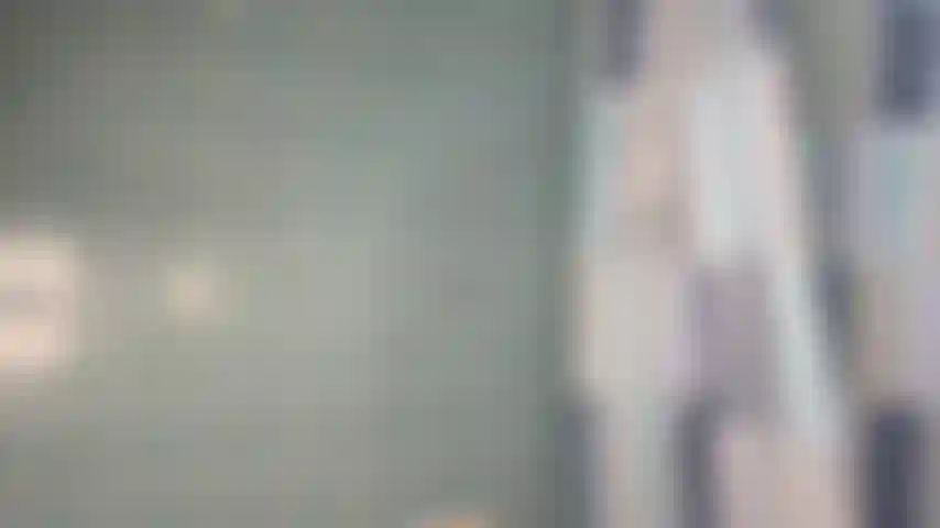 Voyeur caméra cachée pov : vous me regardez prendre ma douche ! 8 Minutes d'espionnage sexy, savonneux et mouillé.