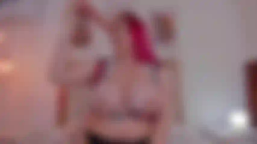 Fellation avec de jolies pinces sur mes tétons.