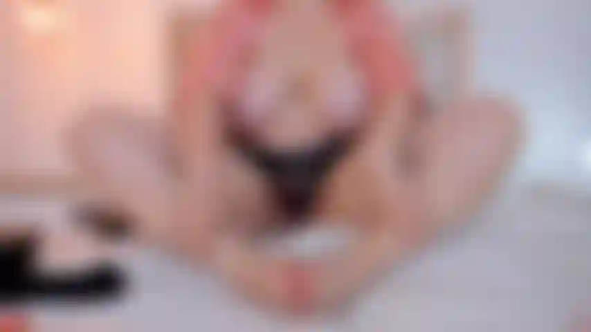 Je me branle avec mes pieds.